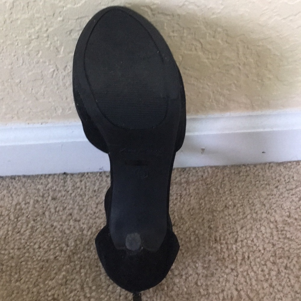 Heels - Picture 3 of 5
